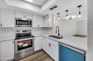 Photo #5: 6594121 Listing