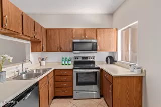 Photo #4: 6594388 Listing