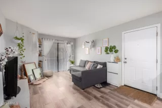 Photo #4: 6594893 Listing