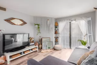 Photo #5: 6594893 Listing