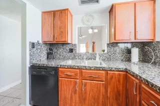 Photo #5: 6595316 Listing