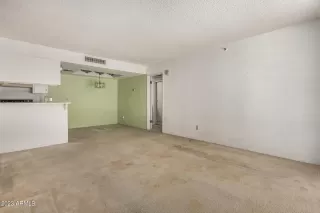 Photo #4: 6595870 Listing