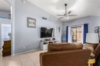 Photo #5: 6595905 Listing