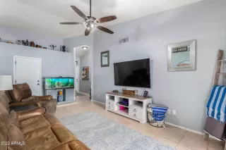 Photo #6: 6595905 Listing