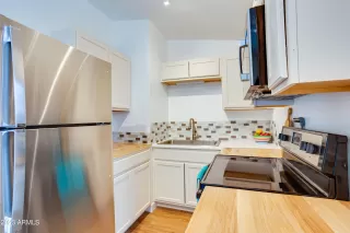 Photo #5: 6595913 Listing