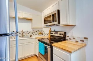 Photo #6: 6595913 Listing