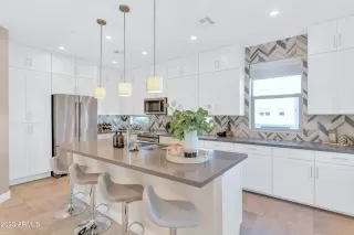 Photo #5: 6596680 Listing