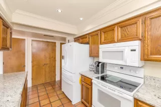 Photo #6: 6596943 Listing