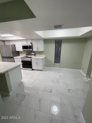Photo #5: 6597500 Listing