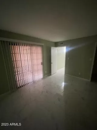 Photo #6: 6597500 Listing
