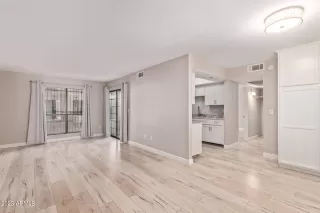 Photo #5: 6598095 Listing