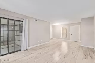 Photo #6: 6598095 Listing