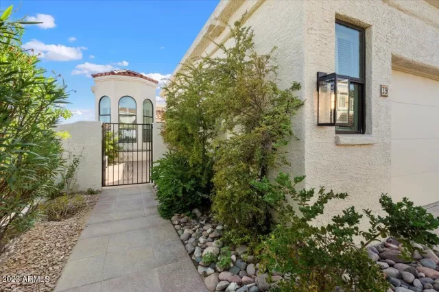 MLS: 6598312 Condo For Sale