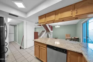 Photo #5: 6598355 Listing