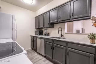 Photo #5: 6598689 Listing