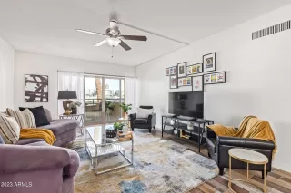 Photo #4: 6599425 Listing