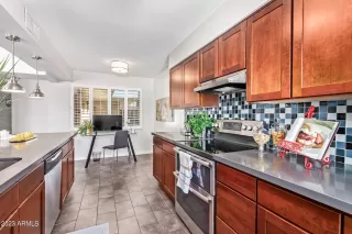 Photo #5: 6599425 Listing