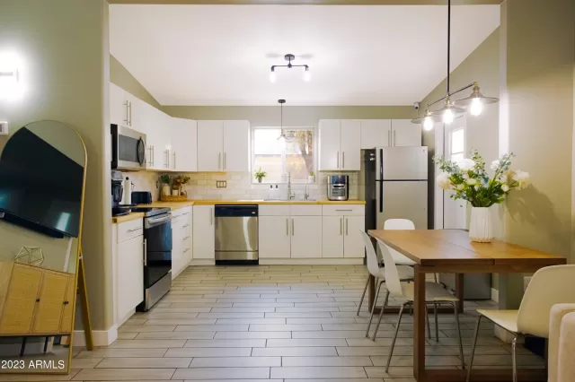 MLS: 6599536 Condo For Sale