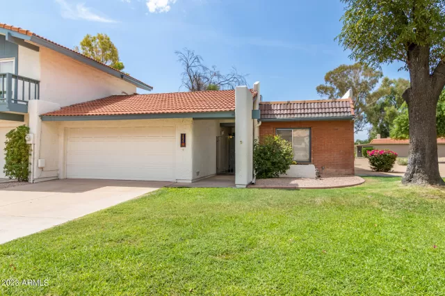 MLS: 6600004 Condo For Sale