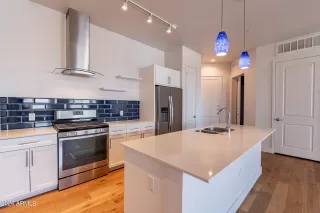 Photo #5: 6600233 Listing