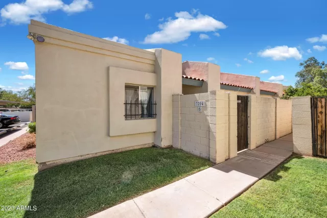 MLS: 6601523 Condo For Sale