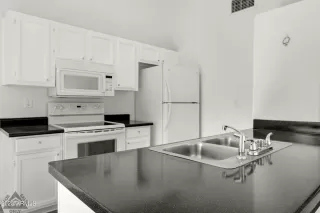 Photo #3: 6601871 Listing