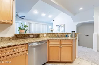 Photo #6: 6602396 Listing