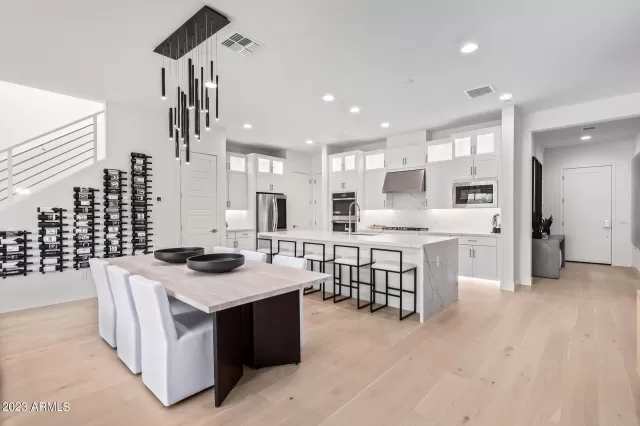 MLS: 6605097 Condo For Sale