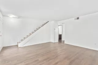 Photo #5: 6605099 Listing