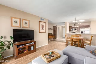 Photo #5: 6605780 Listing 