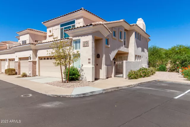 MLS: 6606102 Condo For Sale