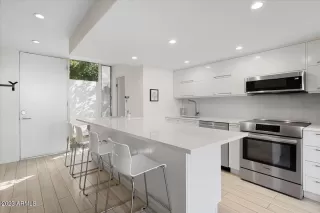 Photo #5: 6606386 Listing