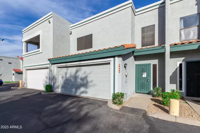 MLS: 6606851 Condo For Sale
