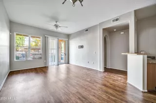 Photo #5: 6607407 Listing