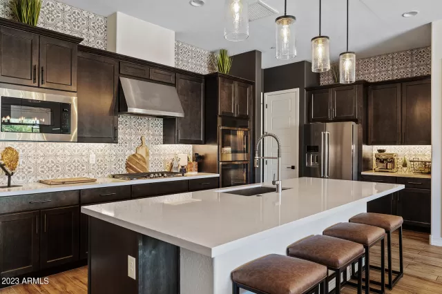 MLS: 6607462 Condo For Sale