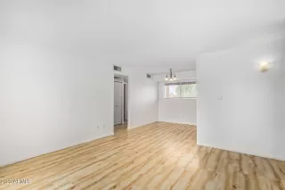 Photo #3: 6608122 Listing