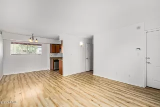 Photo #4: 6608122 Listing