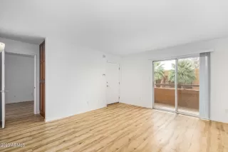 Photo #5: 6608122 Listing