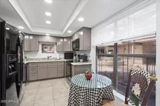 Photo #6: 6608576 Listing