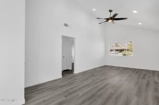 Photo #4: 6608694 Listing