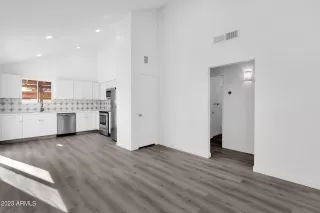 Photo #6: 6608694 Listing