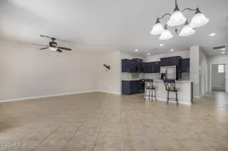 Photo #5: 6608769 Listing