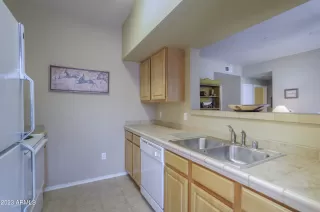 Photo #5: 6609318 Listing