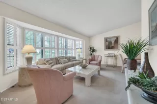 Photo #4: 6609327 Listing