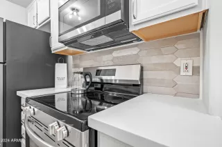 Photo #5: 6609331 Listing