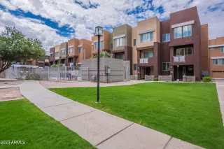 Photo #6: 6609356 Listing