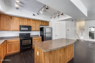 Photo #5: 6609687 Listing