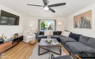 Photo #2: 6610002 Listing