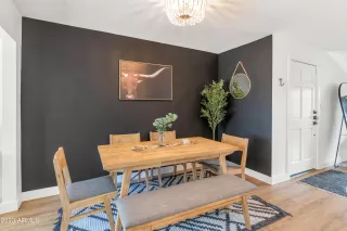 Photo #5: 6610002 Listing