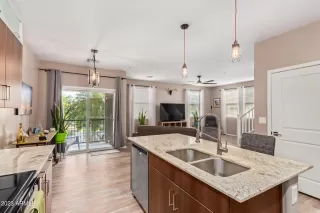 Photo #2: 6610281 Listing